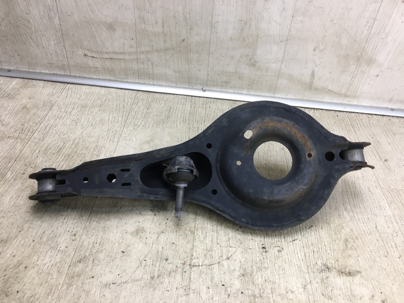 Рычаг задней подвески поперечный нижний FORD FOCUS 10-18 CB8 2.0 XQDA