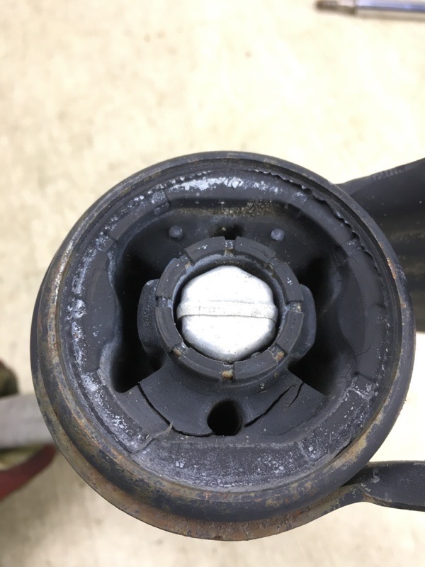 Рычаг передней подвески нижний левый FOCUS 10-18 2015 CB8 2.0 XQDA