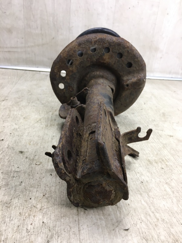 Амортизатор передний правый NISSAN NV200 USA 13- M20XUS 2.0 MR20DE