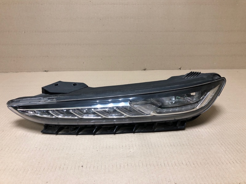 Дневной ходовой огонь левый HYUNDAI KONA OS 17-23 92207-J9000 Б/У
