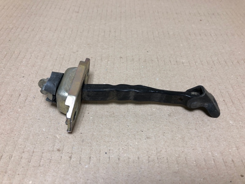 Ограничитель двери передний левый CAMRY 50 12-15 Ограничитель двери передний левый CAMRY 50 12-15