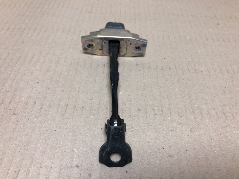 Ограничитель двери передний левый TOYOTA CAMRY 50 12-15 Ограничитель двери передний левый TOYOTA CAMRY 50 12-15