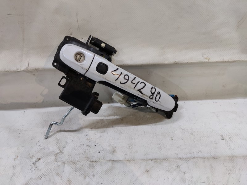 Запчасть ручка двери наружная передняя правая TOYOTA AURIS 06-12 692110D901 Б/У Ручка двери наружная передняя правая TOYOTA AURIS 06-12 692110D901 Б/У