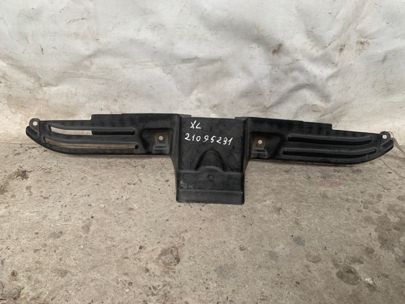 Накладка замка капота MITSUBISHI OUTLANDER XL 05-13 7450A172 Б/У