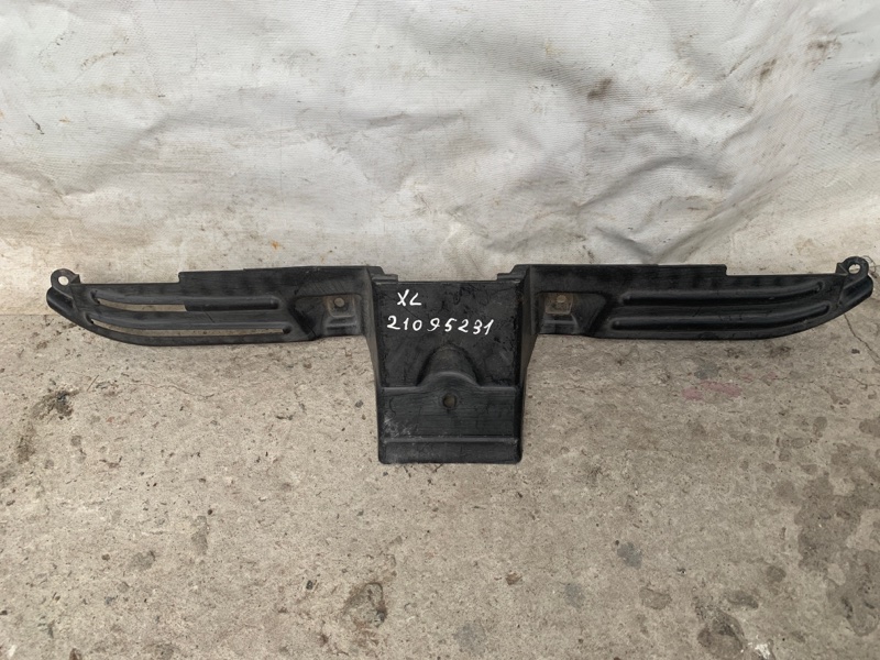 Накладка замка капота OUTLANDER XL 05-13