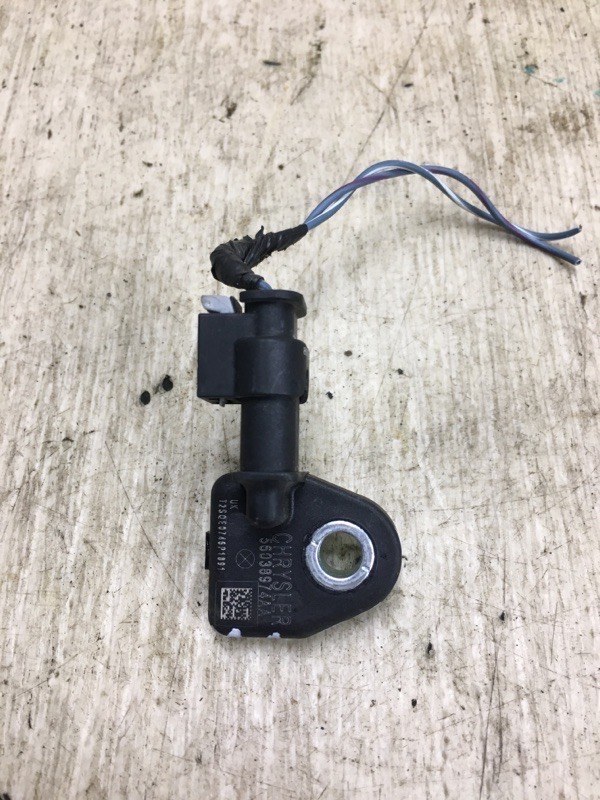 Датчик удара передний левый CHRYSLER 200 14-16 UF 2.4 ED6