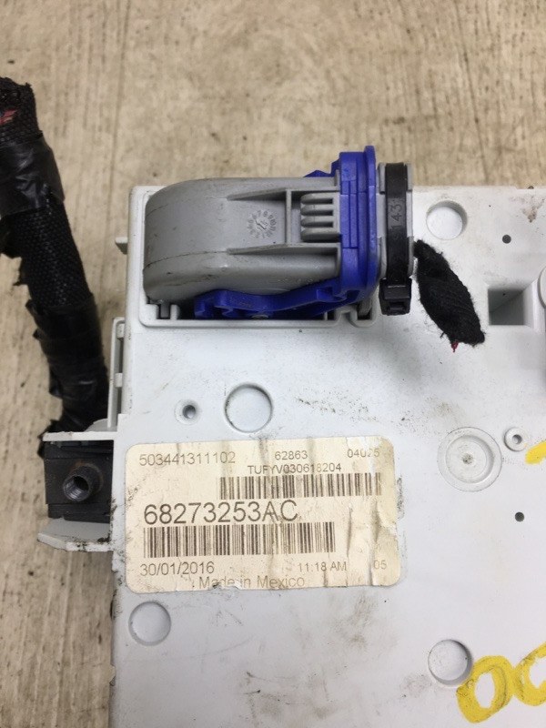 Блок предохранителей салон 200 14-16 2016 UF 2.4 ED6