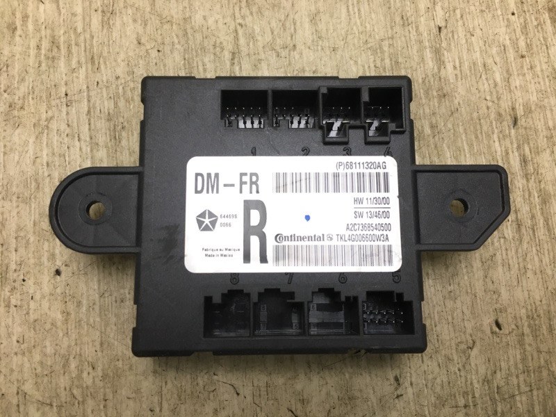 Блок электронный передний правый CHRYSLER 200 14-16 2016 UF 2.4 ED6 68111320AG Б/У