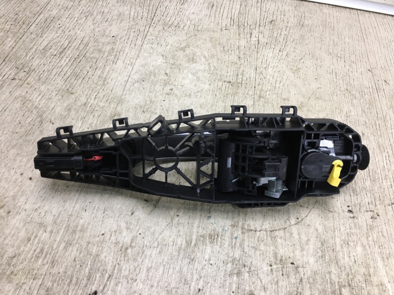 Ручка двери наружная передняя левая CHRYSLER 200 14-16 UF 2.4 ED6