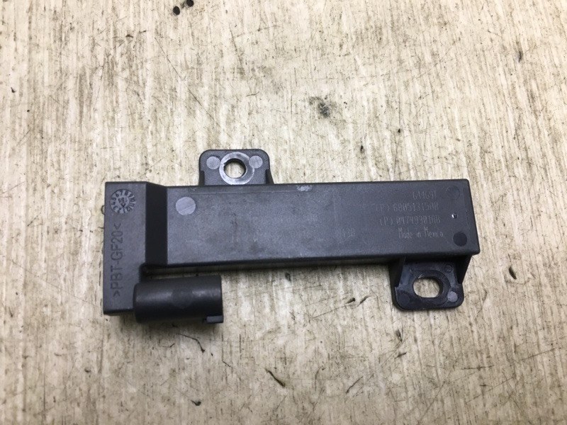 Антенна задняя правая CHRYSLER 200 14-16 2016 UF 2.4 ED6 68051315AB Б/У