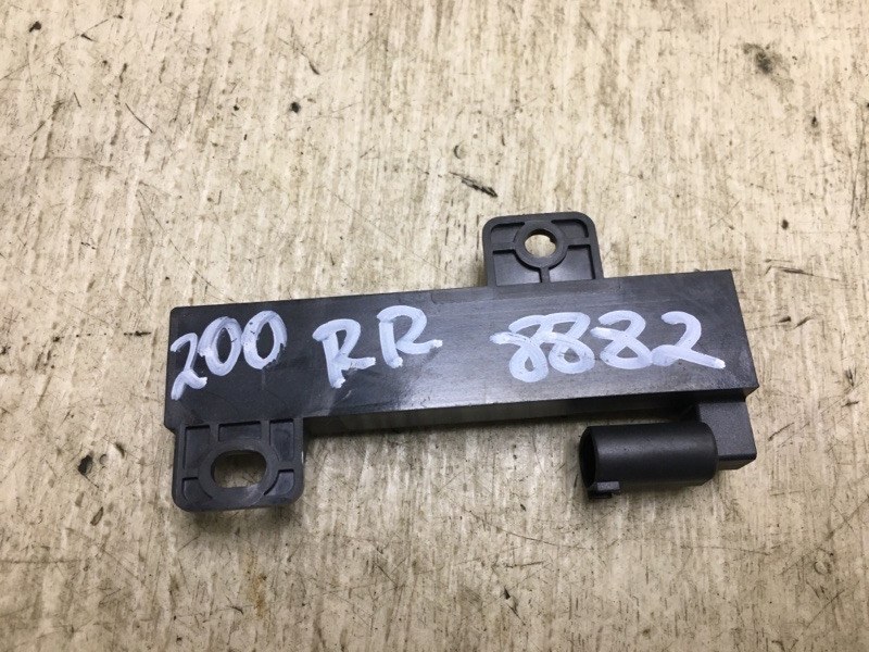 Антенна задняя правая 200 14-16 2016 UF 2.4 ED6