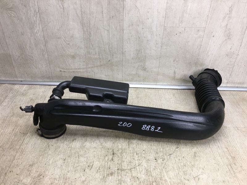 Патрубок воздушного фильтра CHRYSLER 200 14-16 2016 UF 2.4 ED6 68211695AB Б/У