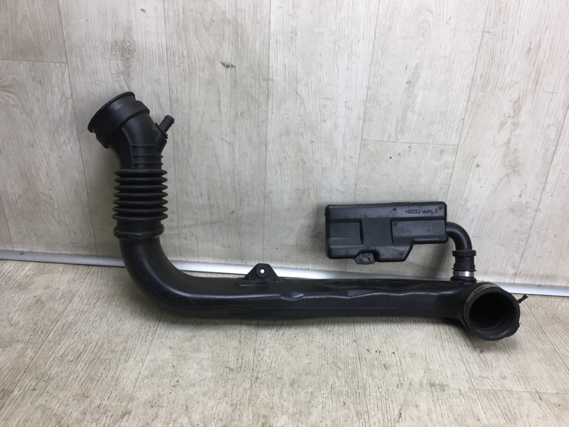 Патрубок воздушного фильтра CHRYSLER 200 14-16 UF 2.4 ED6