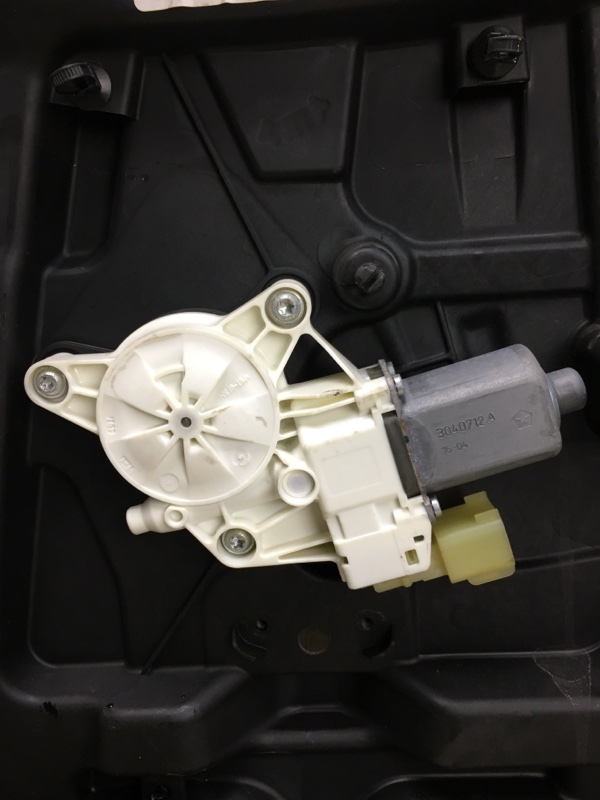 Стеклоподъемник передний правый 200 14-16 2016 UF 2.4 ED6