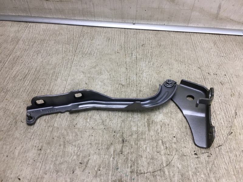 Петля капота правая CHRYSLER 200 14-16 2016 UF 2.4 ED6 68143718AA Б/У
