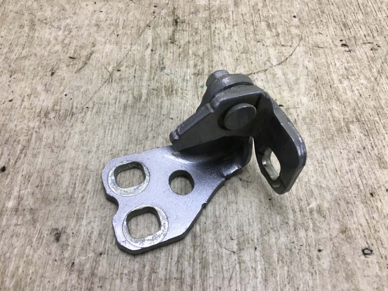 Петля двери верхняя передняя правая CHRYSLER 200 14-16 2016 UF 2.4 ED6 68214360AC Б/У