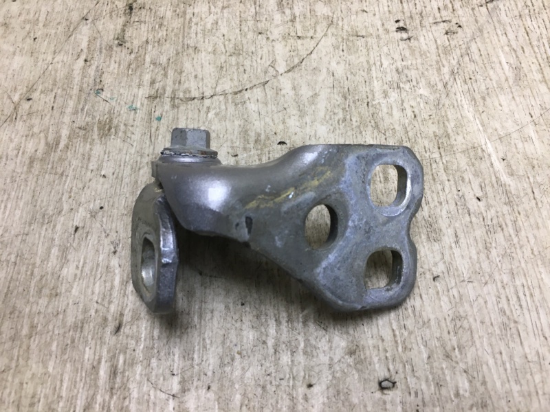 Петля двери верхняя передняя правая CHRYSLER 200 14-16 UF 2.4 ED6