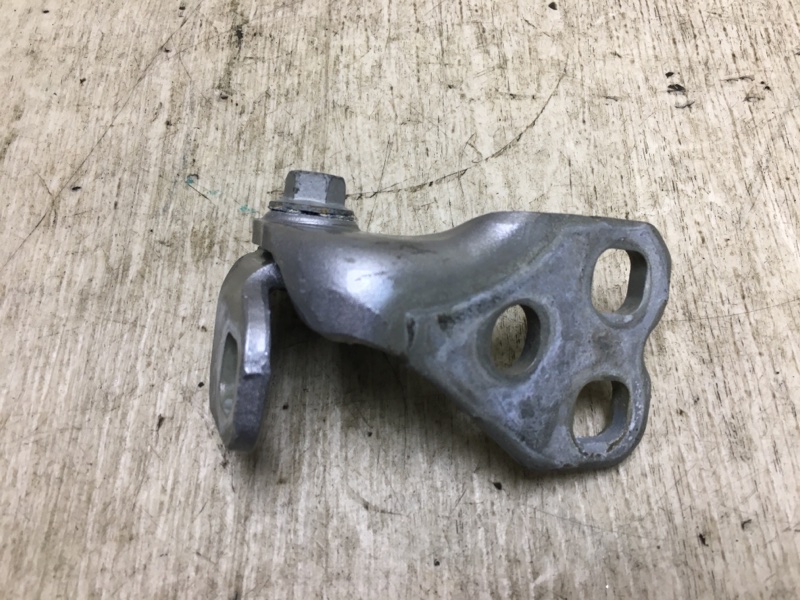 Петля двери верхняя задняя правая CHRYSLER 200 14-16 UF 2.4 ED6