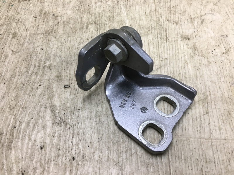 Запчасть петля двери нижняя передняя левая CHRYSLER 200 14-16 2016 UF 2.4 ED6 68214359AC Б/У Петля двери нижняя передняя левая CHRYSLER 200 14-16 2016 UF 2.4 ED6 68214359AC Б/У