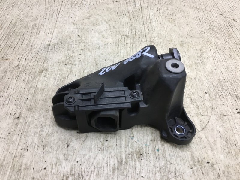 Кронштейн крепления передней панели правый 200 14-16 2016 UF 2.4 ED6