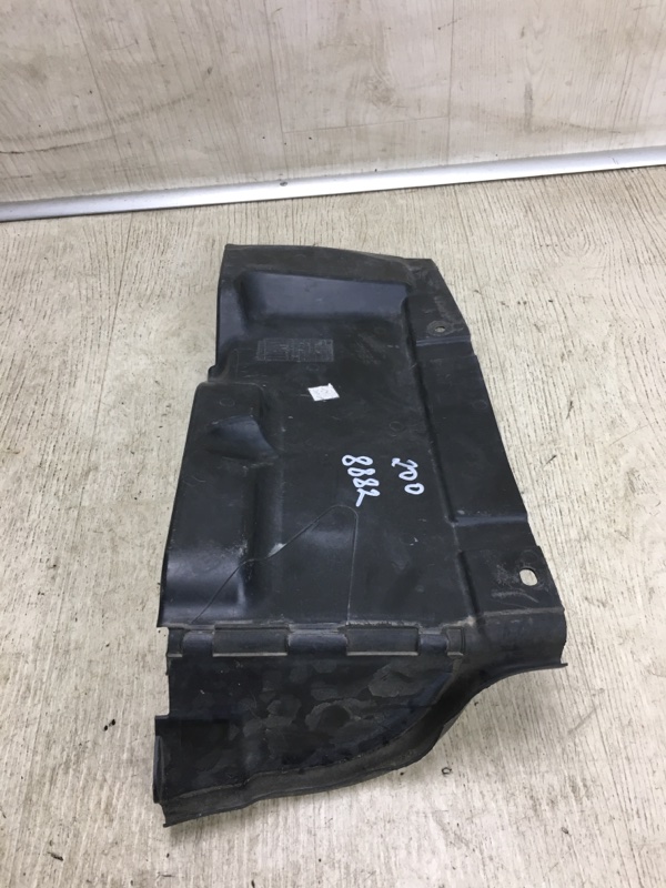 Дефлектор радиатора правый CHRYSLER 200 14-16 UF 2.4 ED6