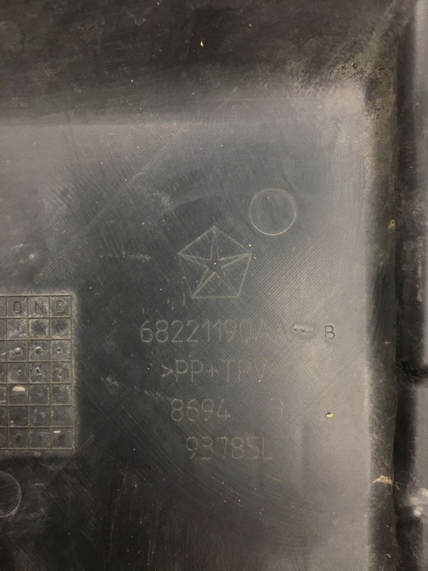 Дефлектор радиатора правый 200 14-16 2016 UF 2.4 ED6