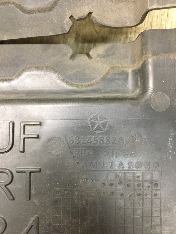 Дефлектор радиатора правый 200 14-16 2016 UF 2.4 ED6 Дефлектор радиатора правый 200 14-16 2016 UF 2.4 ED6