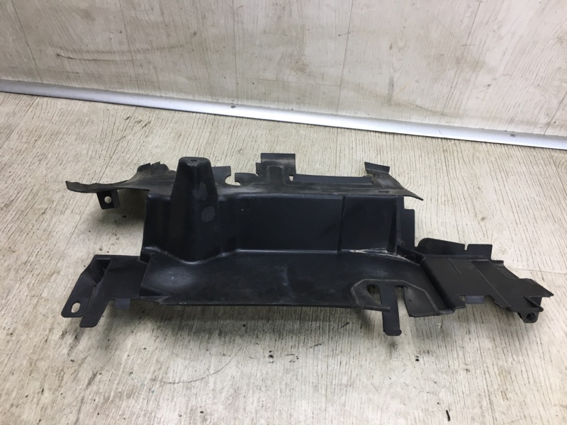 Дефлектор радиатора левый CHRYSLER 200 14-16 UF 2.4 ED6