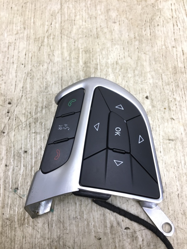 Кнопки на руль левые CHRYSLER 200 14-16 UF 2.4 ED6