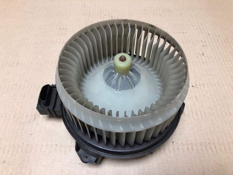 Запчасть моторчик печки передний ACURA MDX (YD2) 06-13 79310-STX-A01 Б/У Моторчик печки передний ACURA MDX (YD2) 06-13 79310-STX-A01 Б/У