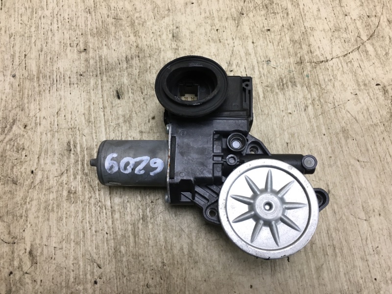 Моторчик стеклоподъемника передний левый TOYOTA CAMRY 55 14-17 2016 ASV50 2.5 2ARFE 85720-06281 Б/У