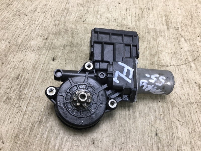 Моторчик стеклоподъемника передний левый TOYOTA CAMRY 55 14-17 ASV50 2.5 2ARFE