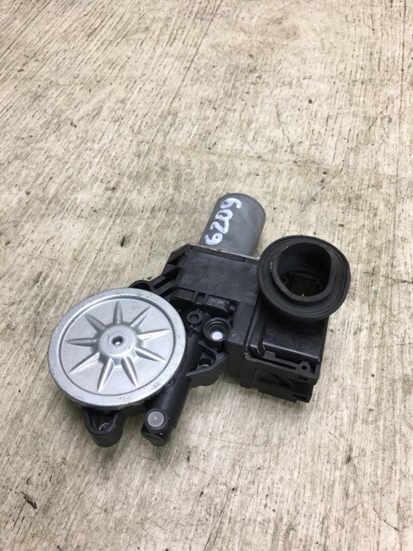 Моторчик стеклоподъемника передний левый CAMRY 55 14-17 2016 ASV50 2.5 2ARFE