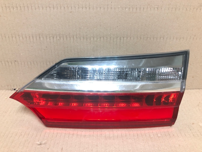 Фонарь внутренний правый TOYOTA COROLLA E170 13-19 81580-02A30 Б/У