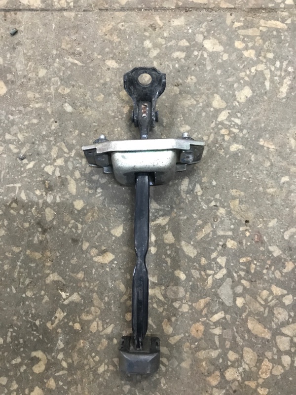 Запчасть ограничитель двери задний левый TOYOTA CAMRY 40 06-11 Б/У Ограничитель двери задний левый TOYOTA CAMRY 40 06-11 Б/У