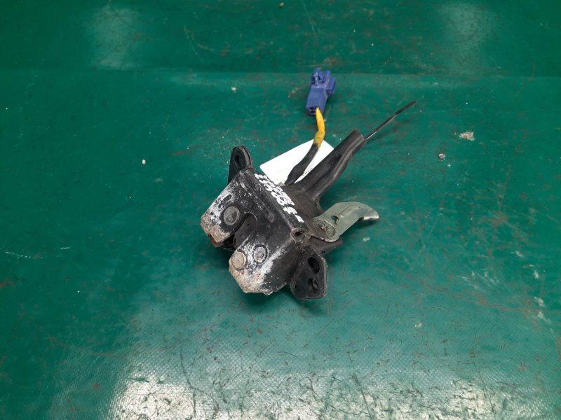 Запчасть замок крышки багажника TOYOTA YARIS 05–11 2008 Хэтчбек 1.5 1NZ-FE 69350-52260 Б/У Замок крышки багажника TOYOTA YARIS 05–11 2008 Хэтчбек 1.5 1NZ-FE 69350-52260 Б/У