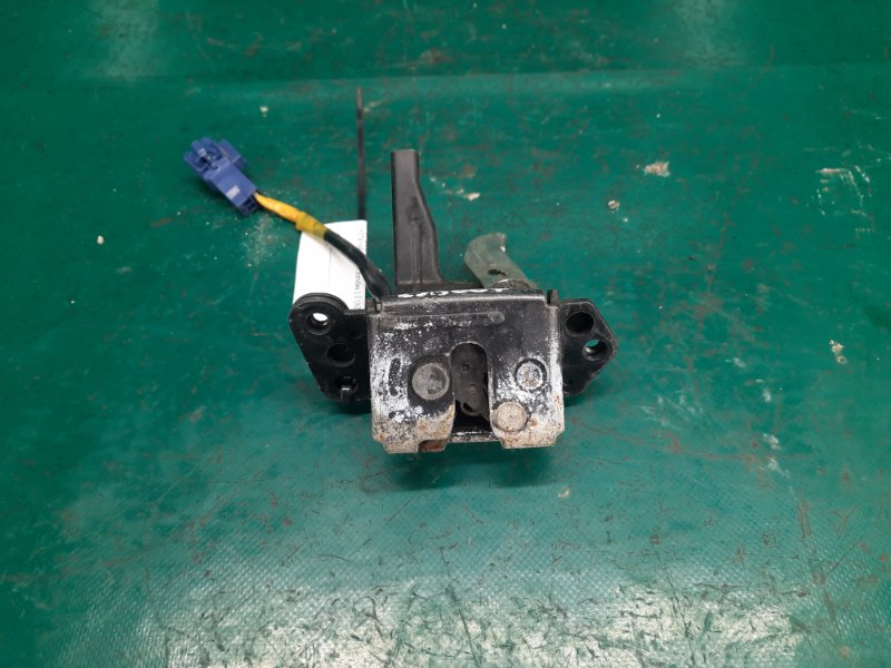 Замок крышки багажника TOYOTA YARIS 05–11 Хэтчбек 1.5 1NZ-FE Замок крышки багажника TOYOTA YARIS 05–11 Хэтчбек 1.5 1NZ-FE