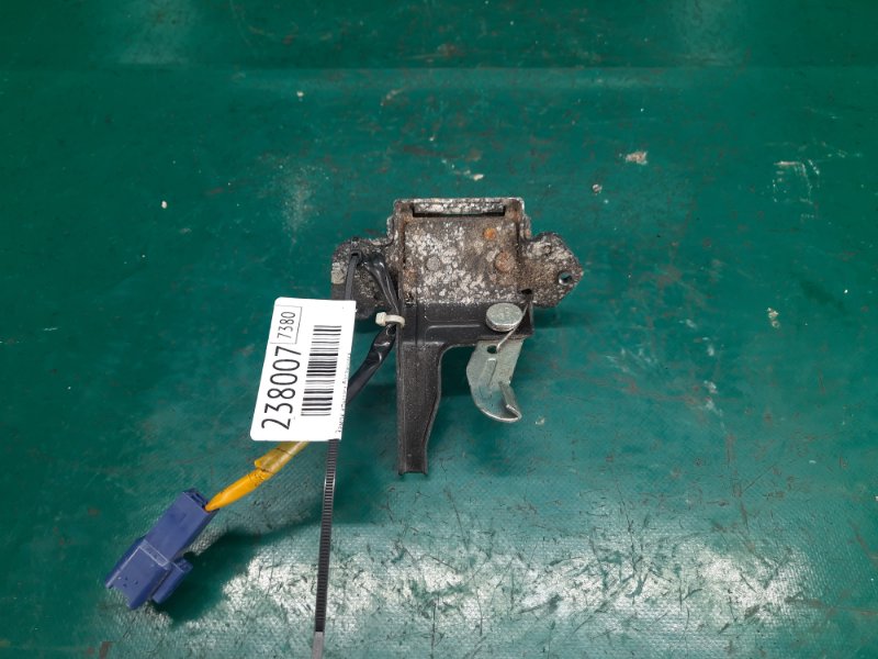 Замок крышки багажника YARIS 05–11 2008 Хэтчбек 1.5 1NZ-FE Замок крышки багажника YARIS 05–11 2008 Хэтчбек 1.5 1NZ-FE