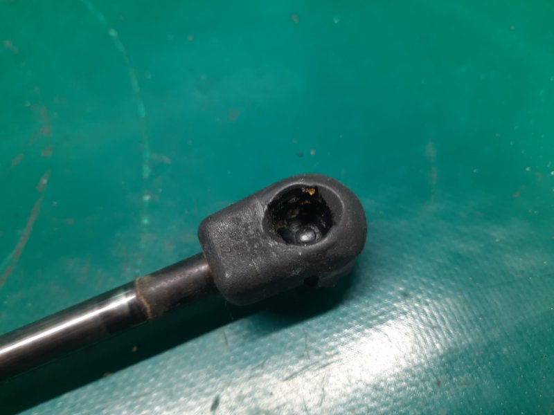 Амортизатор крышки багажника левый MITSUBISHI OUTLANDER XL 05-13 Внедорожник 3.0 6B31