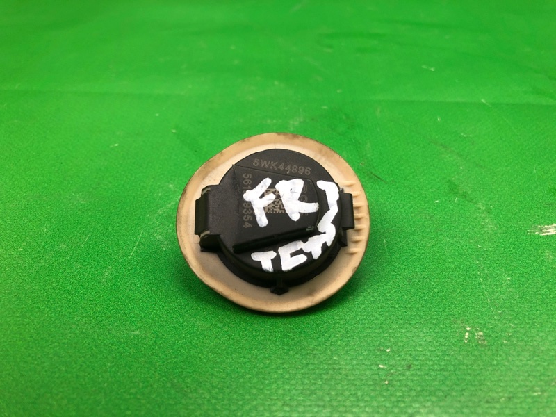 Датчик удара правый VOLKSWAGEN JETTA USA 10-17 2017 162 1.4 CZTA 561 959 354 Б/У