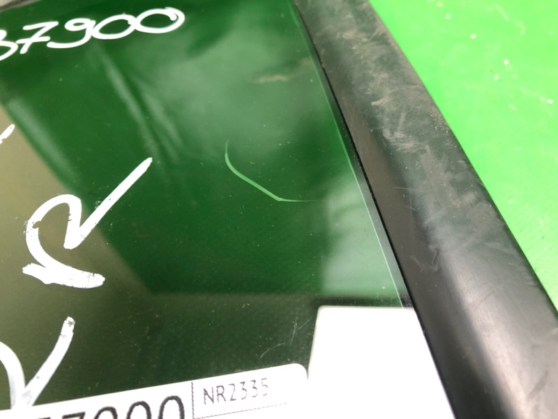 Стекло двери глухое заднее правое VOLKSWAGEN JETTA USA 10-17 162 1.4 CZTA