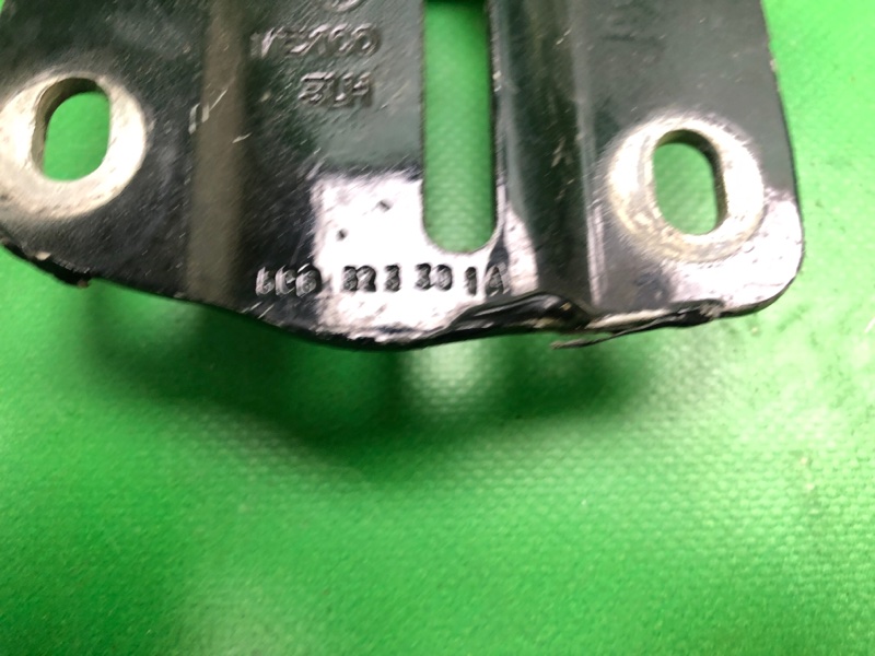 Петля капота левая JETTA USA 10-17 2017 162 1.4 CZTA