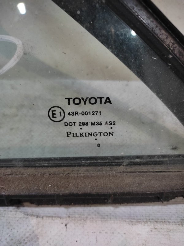 Стекло двери глухое заднее левое CAMRY 40 06-11