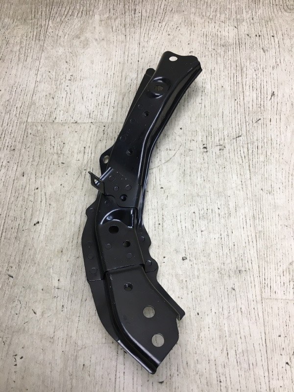 Кронштейн крепления передней панели правый Q60 16-20