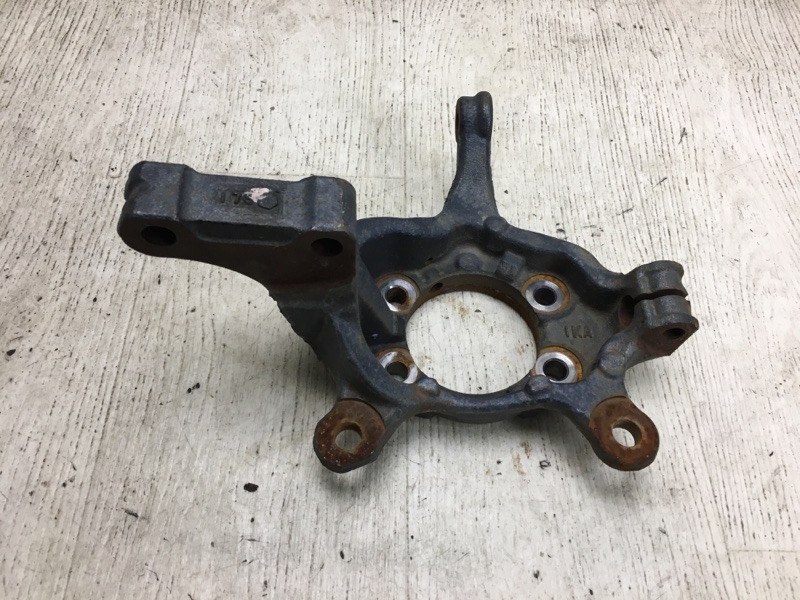 Кулак поворотный передний правый NISSAN NV200 USA 13- 2020 M20XUS 2.0 MR20DE 40014-1KA1A Б/У