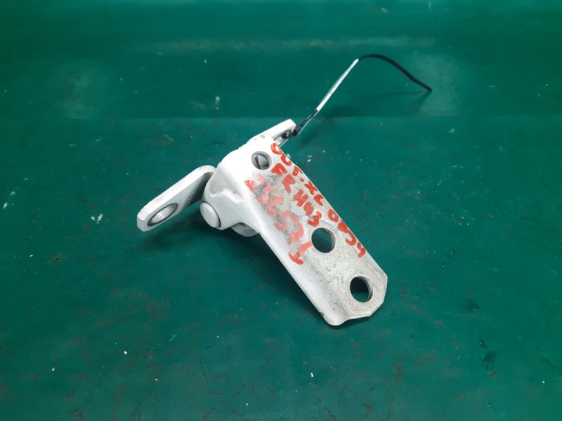 Петля двери нижняя передняя правая MITSUBISHI OUTLANDER XL 05-13 2006 Внедорожник 3.0 6B31 5702A005 Б/У