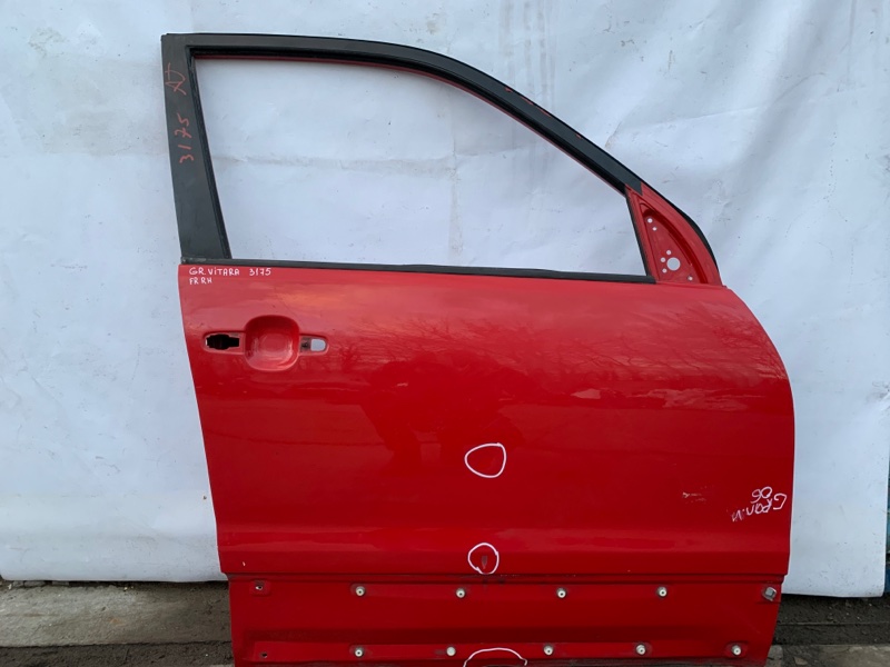 Дверь передняя правая SUZUKI GRAND VITARA 05-15 2006 Внедорожник 2.7 68001-65842 Б/У