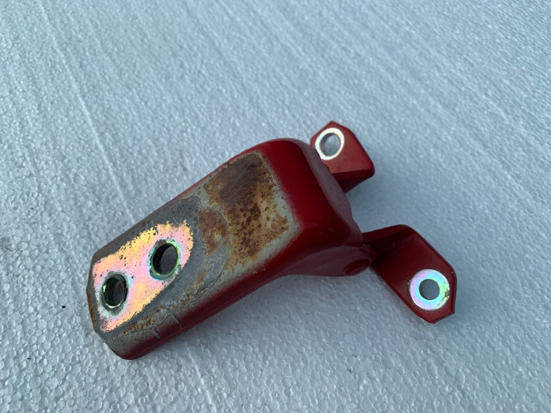 Петля двери нижняя передняя правая SUZUKI GRAND VITARA 05-15 2006 Внедорожник 2.7 69320-65J00 Б/У