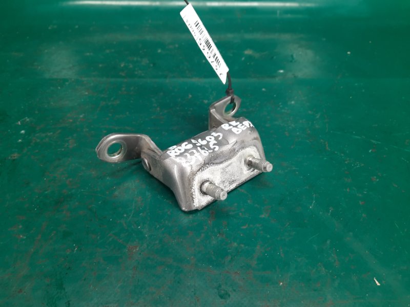 Запчасть петля двери верхняя задняя правая NISSAN ROGUE 08-15 2008 Внедорожник 2.5 QR25DE 82400-2Y90A Б/У Петля двери верхняя задняя правая NISSAN ROGUE 08-15 2008 Внедорожник 2.5 QR25DE 82400-2Y90A Б/У