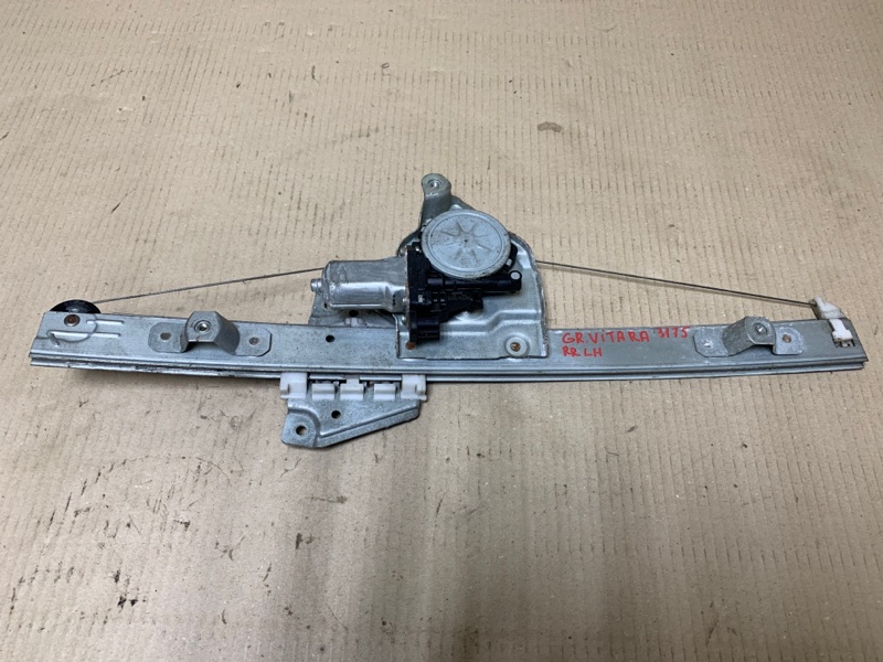 Стеклоподъемник задний левый SUZUKI GRAND VITARA 05-15 2006 Внедорожник 2.7 83502-65J00 Б/У